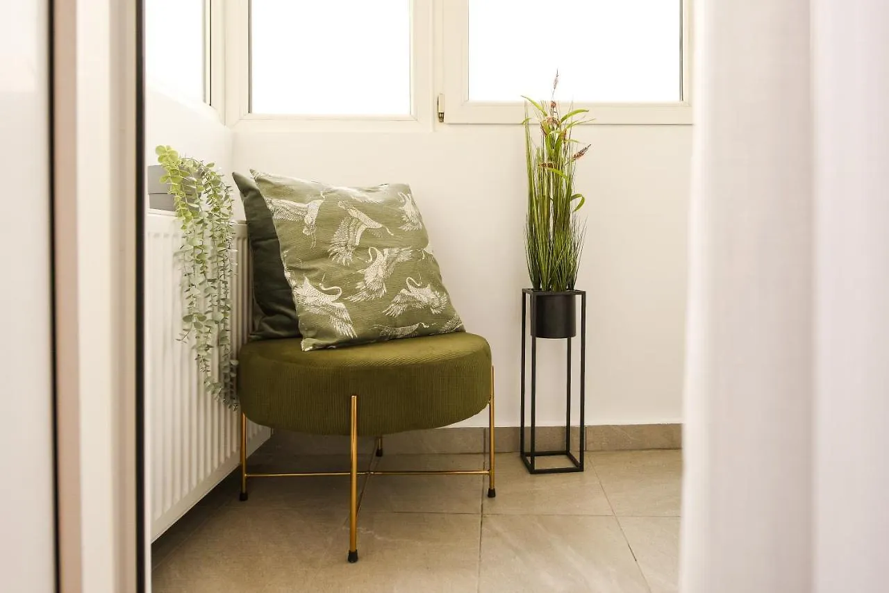 Apartment Monochrome Magic. Calea Victoriei Studio Bucharest